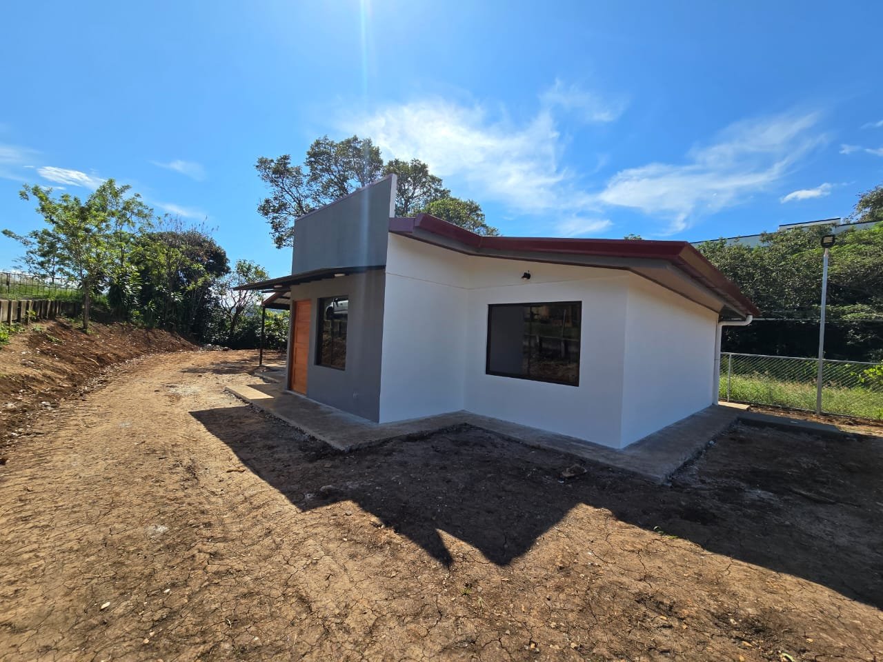 Casa prefabricada de un nivel terminada por CHD